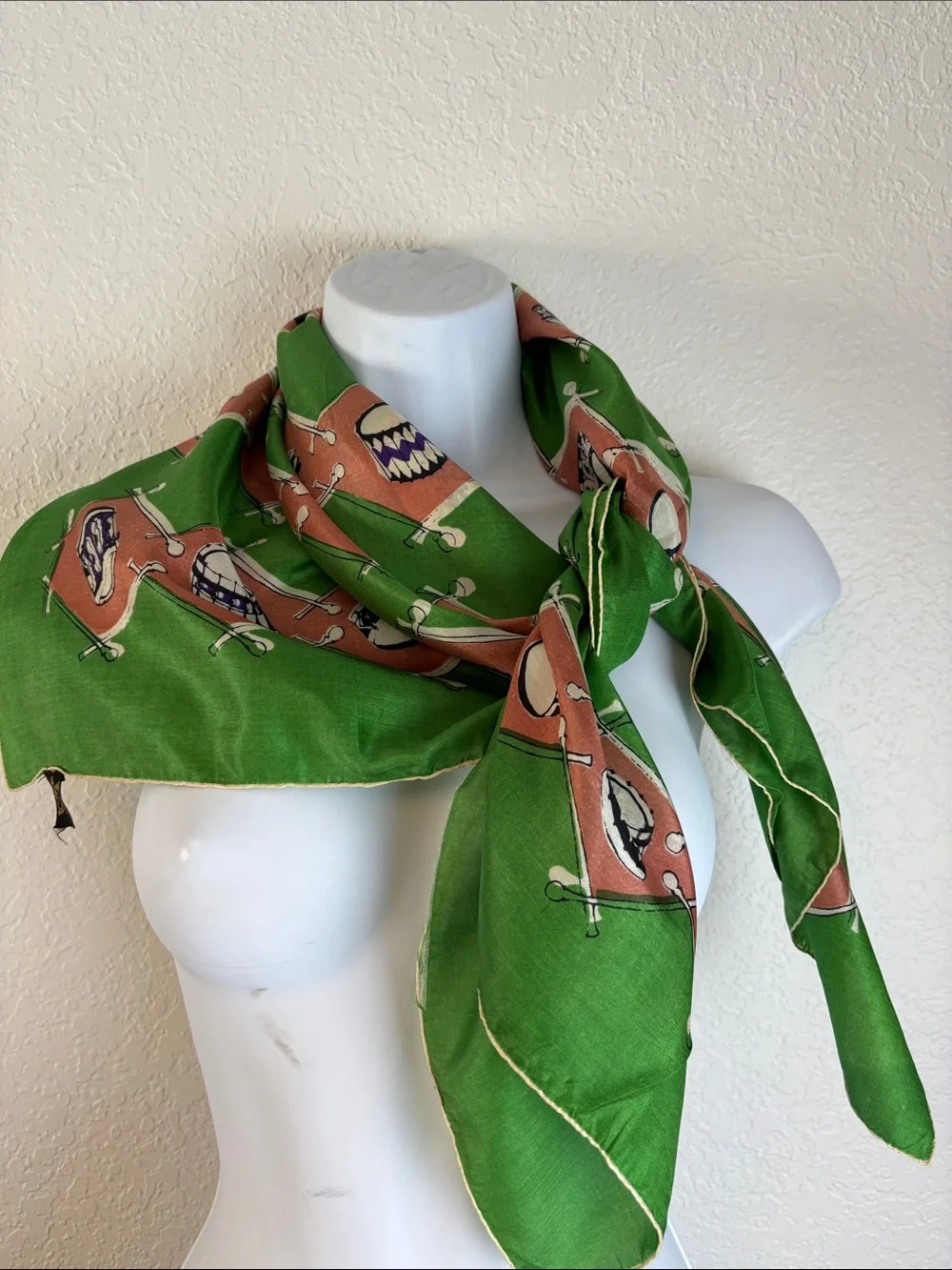 Symphony Scarf drum roll